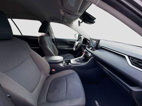 Used 2020 Toyota RAV4 LE image 27
