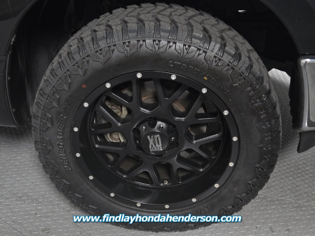 Used 2017 Nissan Titan SV RWD image 12