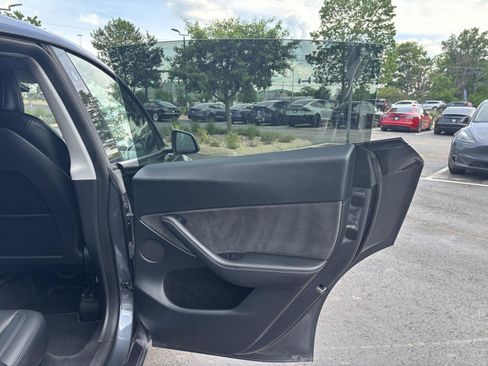 Used 2023 Tesla Model Y Long Range AWD/4WD image 18