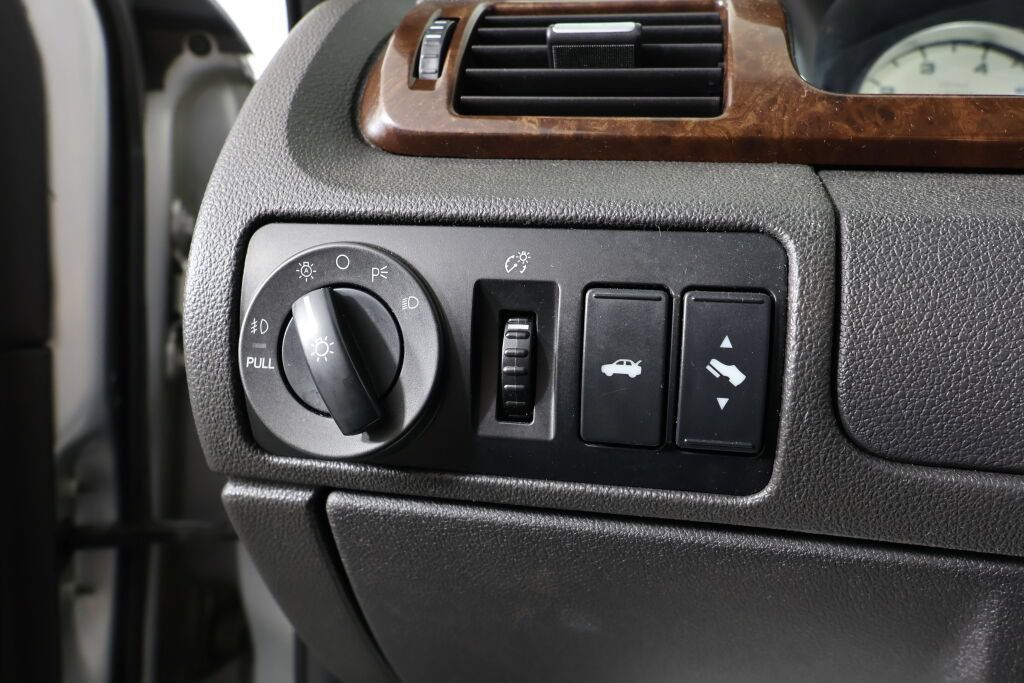Used 2005 Ford Five Hundred Limited AWD/4WD image 30
