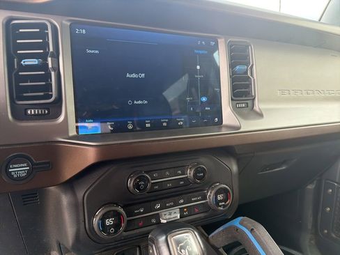 Used 2021 Ford Bronco Outer Banks AWD/4WD image 14