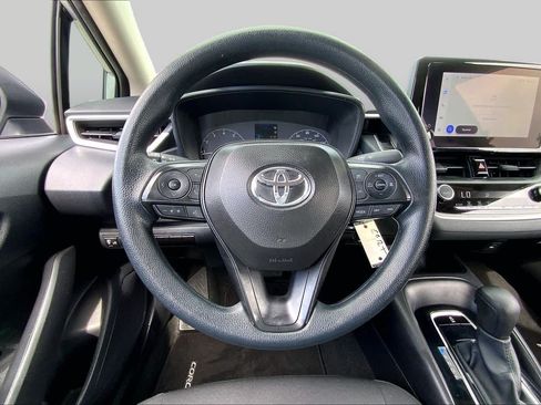 Used 2025 Toyota Corolla LE FWD image 5