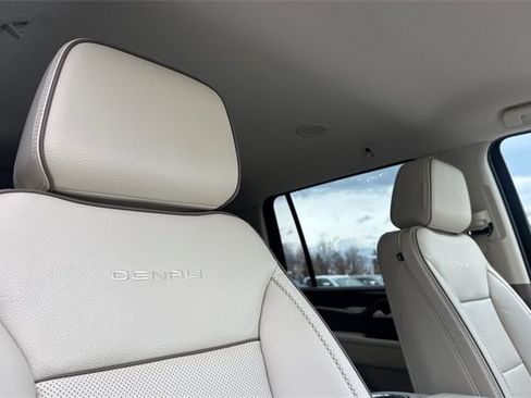 Used 2023 GMC Yukon XL Denali image 17