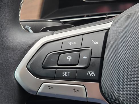 Certified 2024 Volkswagen Atlas SE FWD image 22