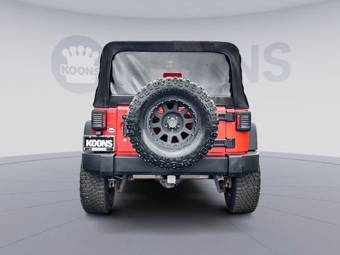 Used 2016 Jeep Wrangler Unlimited Rubicon w/ Connectivity Group image 5