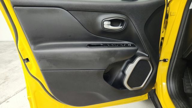 Used 2023 Jeep Renegade Latitude AWD/4WD image 24