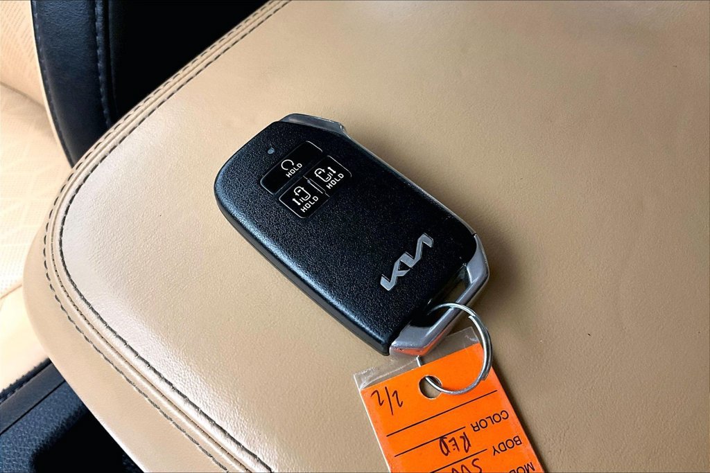 Used 2022 Kia Carnival EX FWD image 12