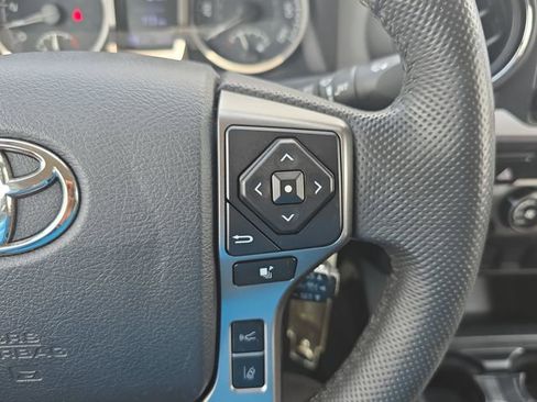 Used 2020 Toyota Tacoma SR5 w/ SR5 Appearance Package (SM) image 17
