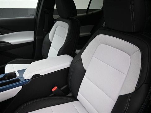 New 2026 Chevrolet Equinox EV LT image 18