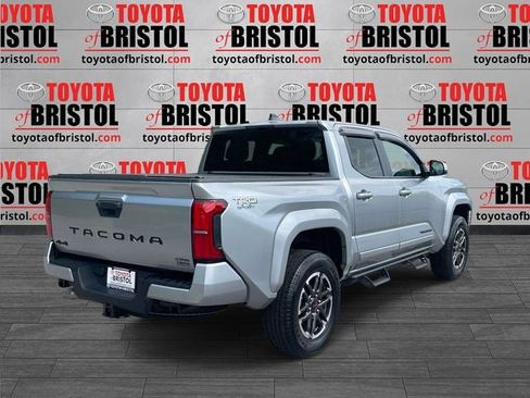 Used 2025 Toyota Tacoma TRD Sport AWD/4WD image 3
