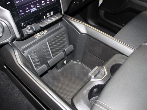 New 2026 RAM 1500 4x4 Crew Cab image 20