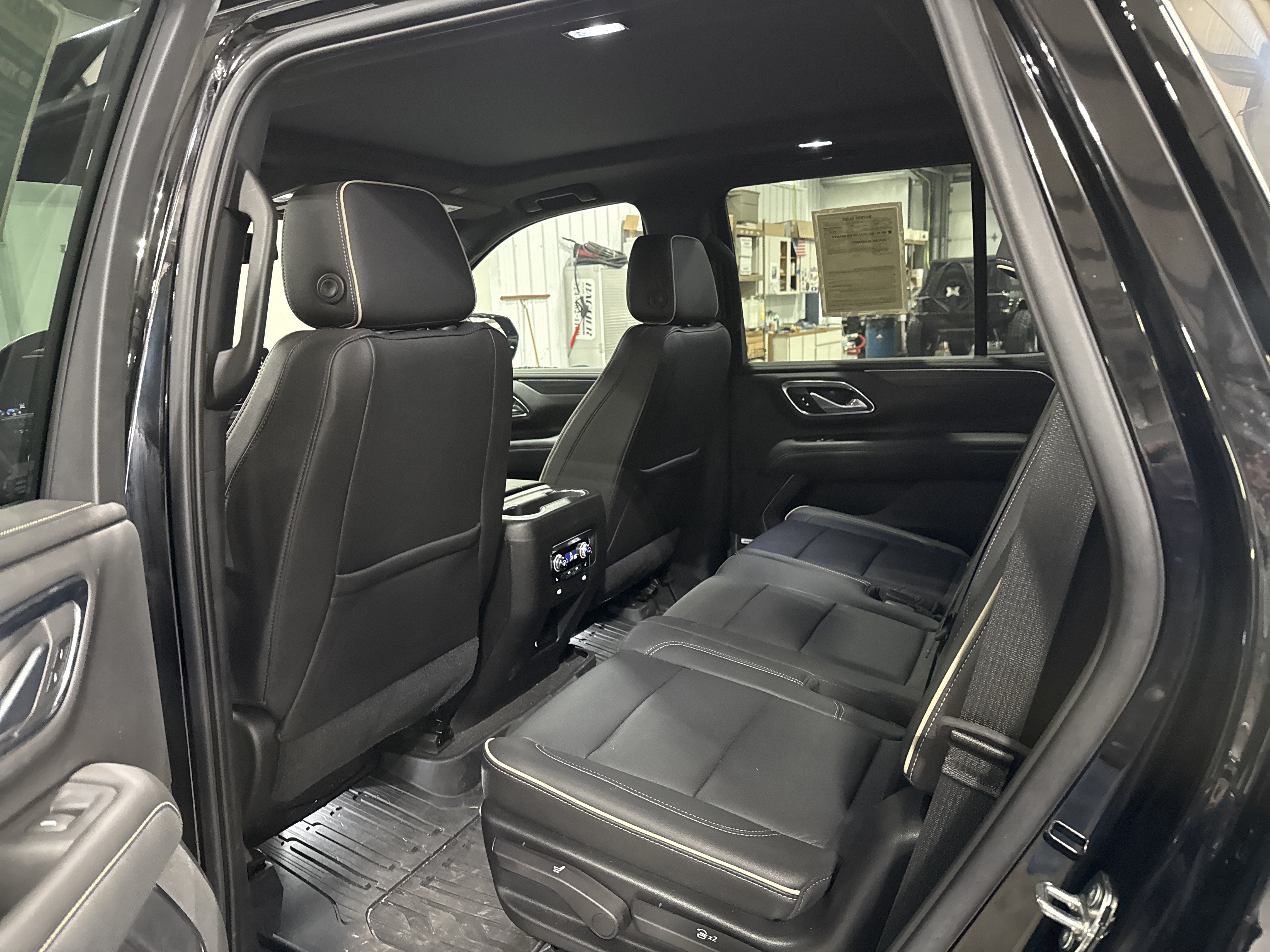 Used 2021 GMC Yukon SLT w/ SLT Premium Package AWD/4WD image 10