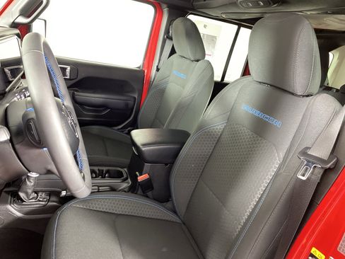 Used 2025 Jeep Wrangler Unlimited Rubicon 4xe w/ Safety Group AWD/4WD image 17