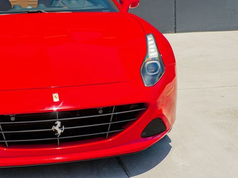 Used 2016 Ferrari California T RWD image 21