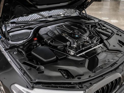 Used 2018 BMW M550i xDrive image 48