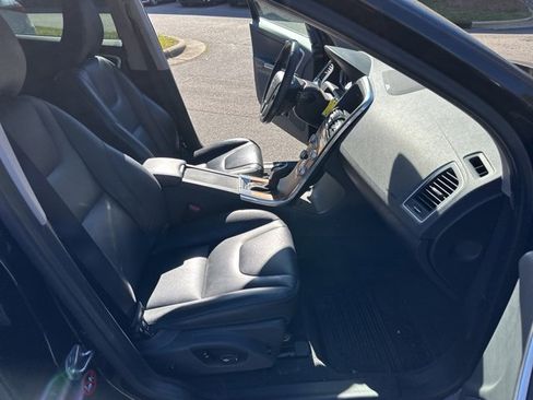 Used 2017 Volvo XC60 T5 Inscription w/ Advanced Package image 18