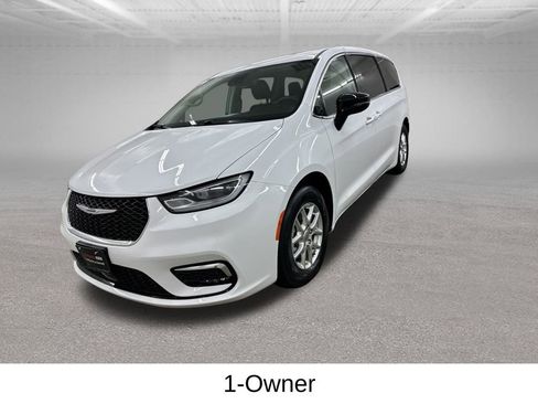 Used 2024 Chrysler Pacifica Touring-L FWD image 8