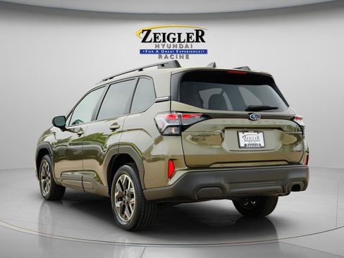 Used 2025 Subaru Forester Premium w/ Convenience Package #1 AWD/4WD image 5