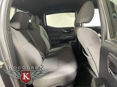 Used 2019 Toyota Tacoma TRD Sport AWD/4WD image 21