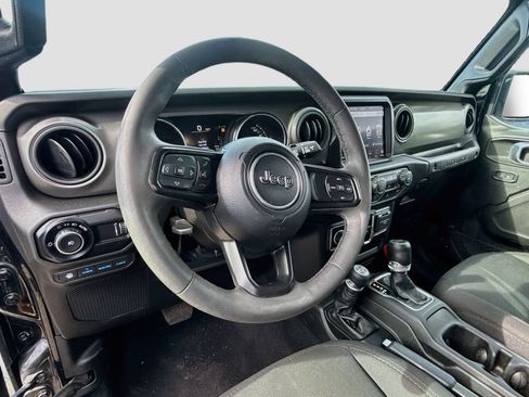 Used 2023 Jeep Wrangler Unlimited w/ Sun & Screen Package AWD/4WD image 12