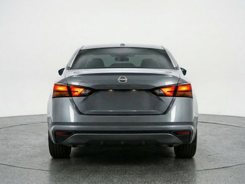 Used 2025 Nissan Altima 2.5 SV FWD image 7