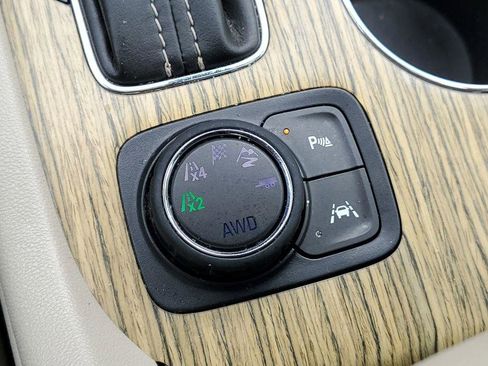 Used 2018 GMC Acadia Denali w/ Technology Package AWD/4WD image 22