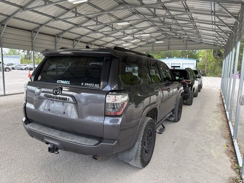 Used 2020 Toyota 4Runner SR5 Premium image 2