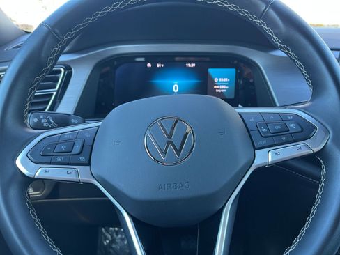 Used 2025 Volkswagen Atlas Cross Sport SE image 29