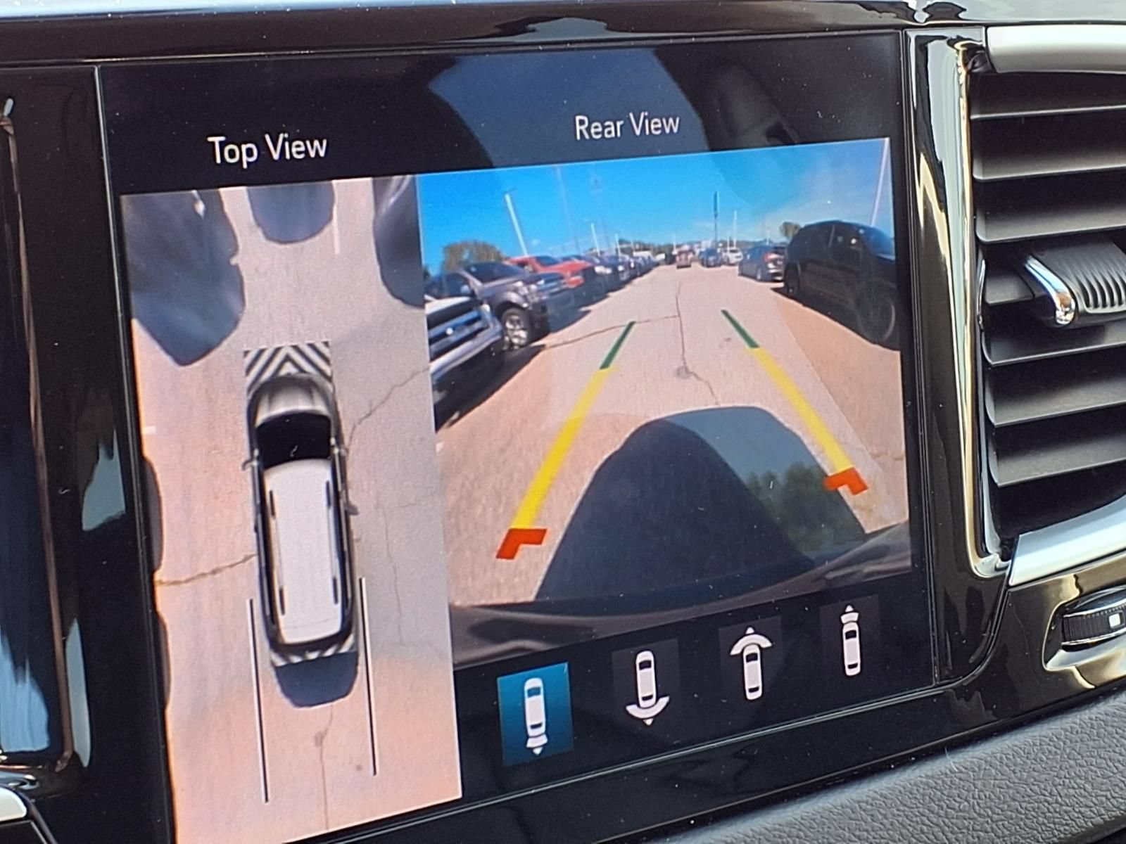 Used 2018 Chrysler Pacifica Touring-L w/ Advanced Safetytec Group FWD image 19