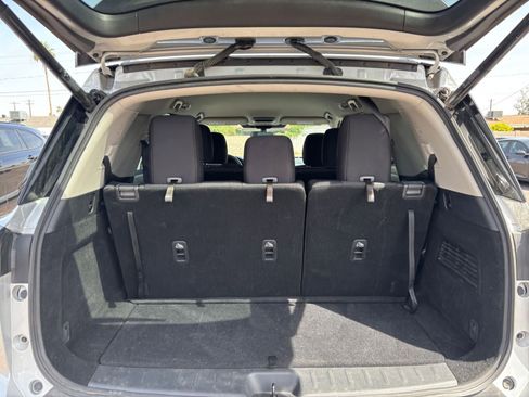 Used 2025 Nissan Pathfinder SV FWD image 32