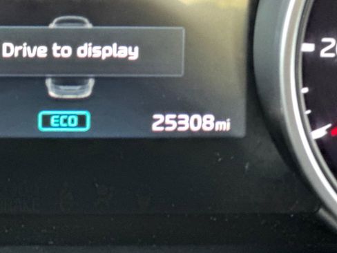 Used 2024 Kia Carnival LX FWD image 29