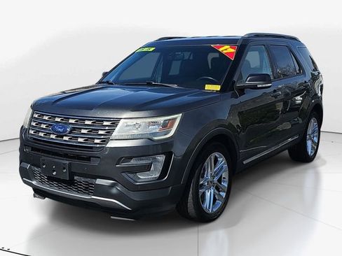 Used 2017 Ford Explorer XLT w/ Equipment Group 202A image 7