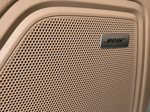 Certified 2026 Porsche Macan image 7