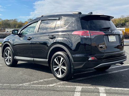 Used 2018 Toyota RAV4 XLE image 4