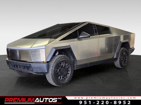 Used 2025 Tesla Cybertruck AWD Crew Cab image 1