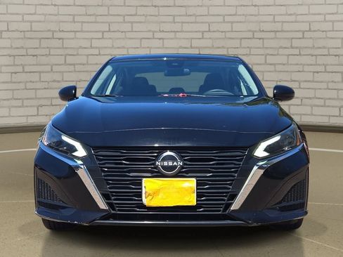 Used 2023 Nissan Altima 2.5 SV FWD image 2