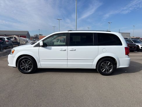 Used 2017 Dodge Grand Caravan SXT image 6