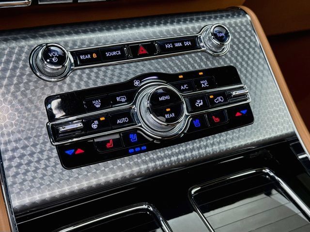 Used 2023 Lincoln Aviator Black Label w/ Dynamic Handling Package AWD/4WD image 16