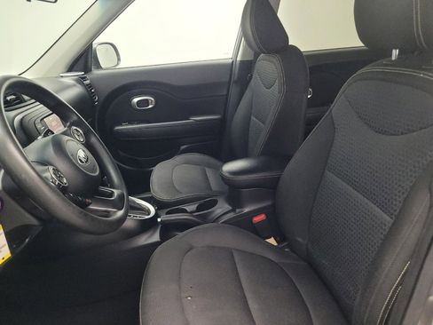 Used 2016 Kia Soul + image 17