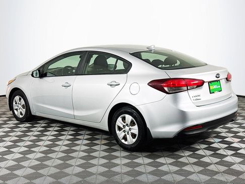 Used 2017 Kia Forte LX image 6