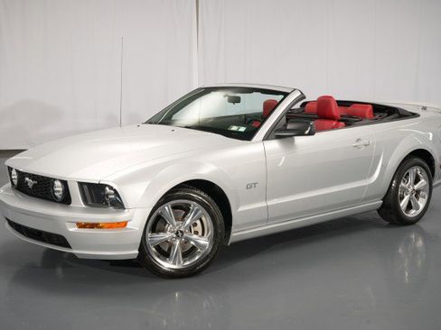 Used 2006 Ford Mustang GT image 1