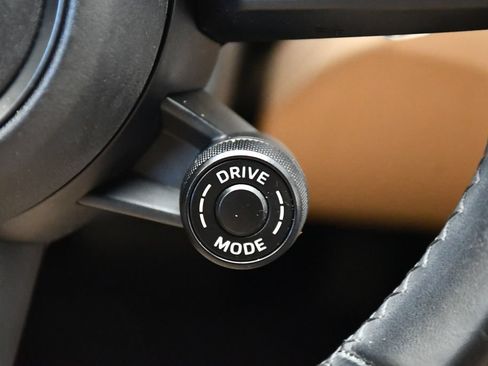 Certified 2023 Porsche Macan S AWD/4WD image 23