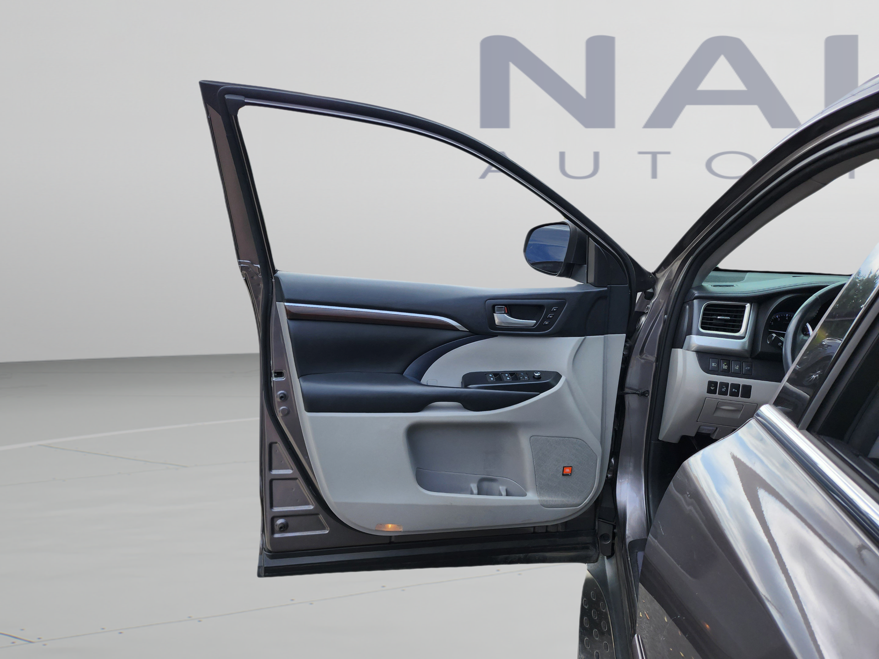 Used 2015 Toyota Highlander Limited Platinum FWD image 6