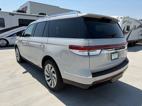 Used 2022 Lincoln Navigator Reserve AWD/4WD image 5