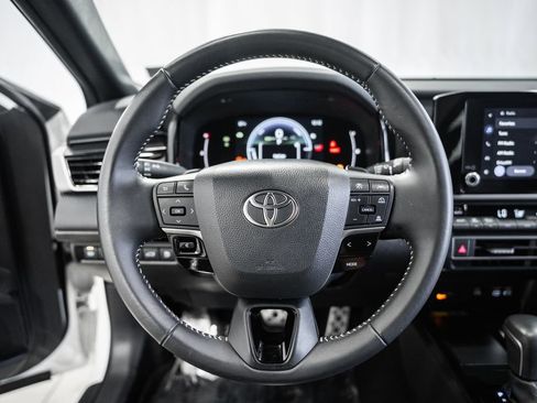 Used 2025 Toyota Camry SE FWD image 28
