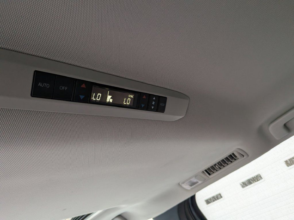 Used 2026 Toyota Sienna XLE FWD image 33