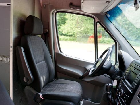 Used 2015 Freightliner Sprinter 2500 image 14