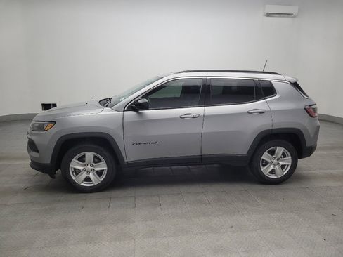Used 2022 Jeep Compass Latitude w/ Sun and Sound Group AWD/4WD image 2