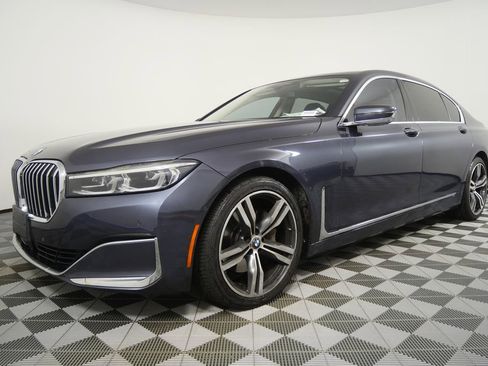 Used 2020 BMW 740i w/ Premium Package image 7