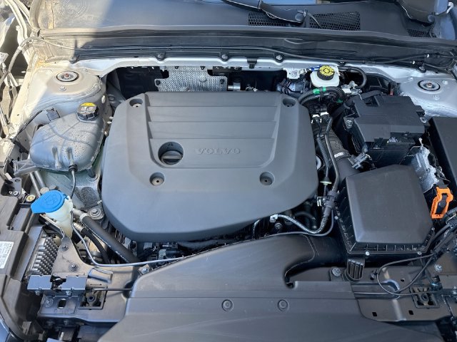 Certified 2024 Volvo XC40 B5 Ultimate w/ Climate Package AWD/4WD image 22